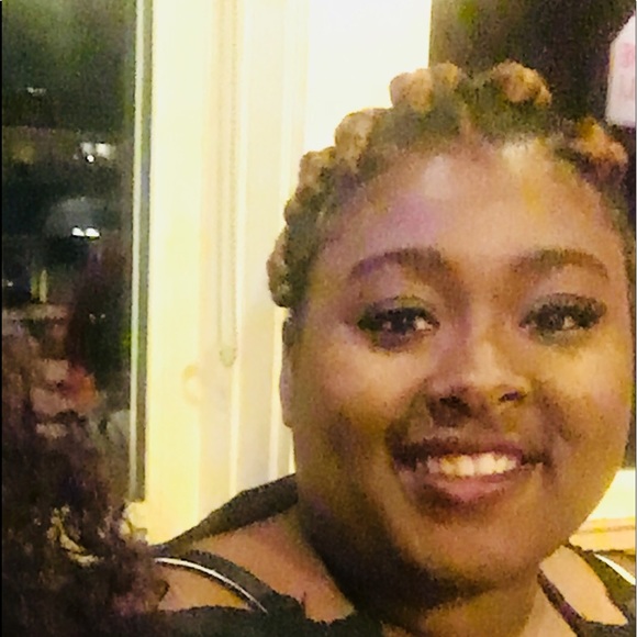 Meet your Posher, Allyssa - Picture 1 of 1